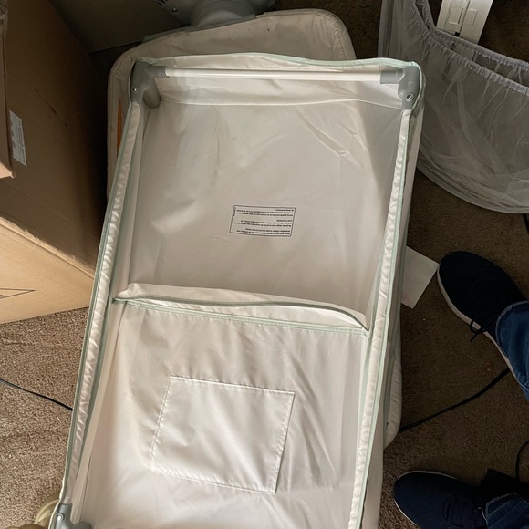 Basket with a change table - Picture 1 of 6